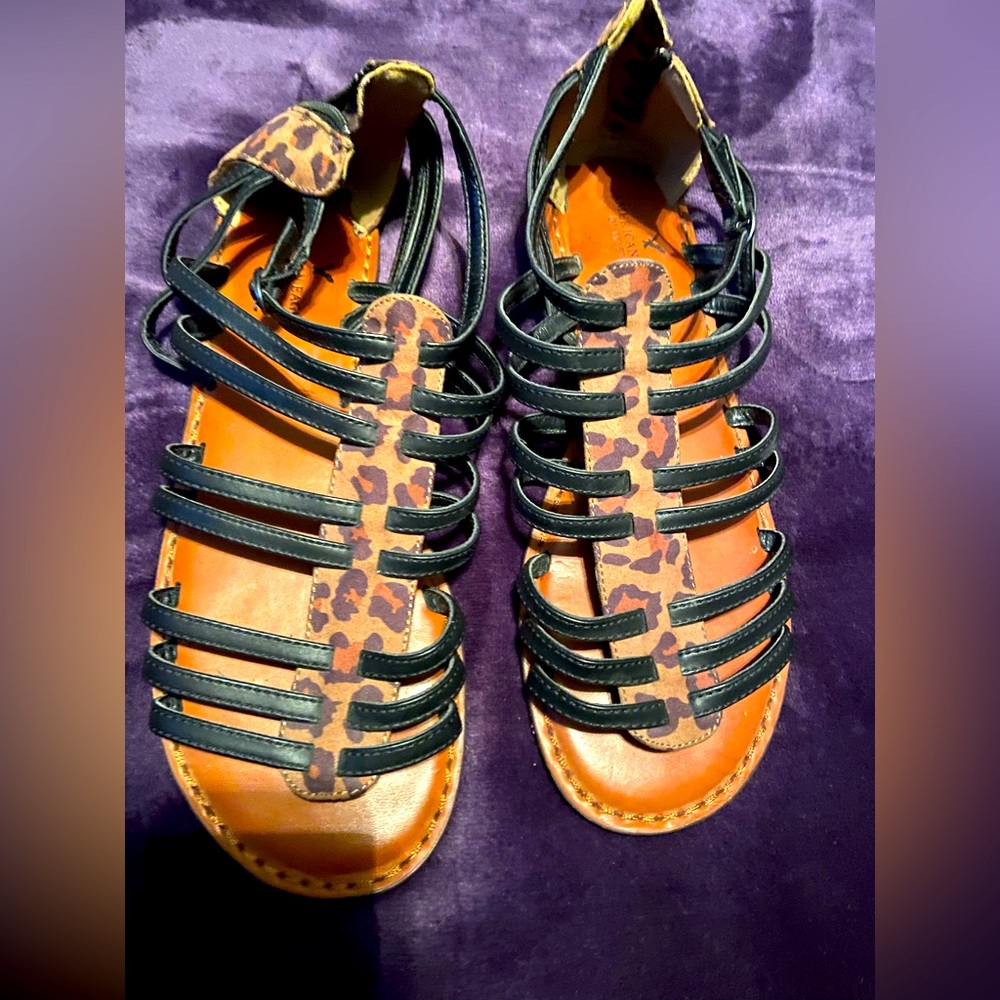 Size 10 American eagle gladiator sandals black and leopard print